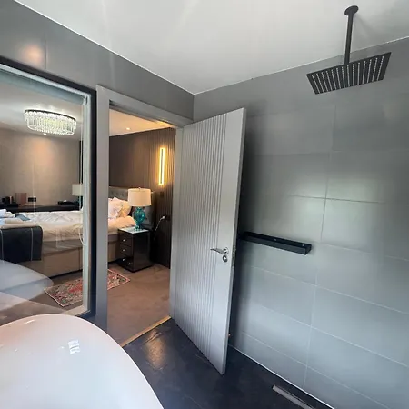 & - Stylish With Breathtaking Views - Longer, Save