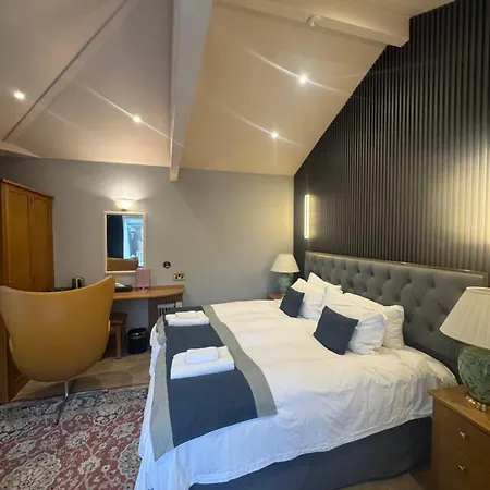& - Stylish With Breathtaking Views - Longer, Save Ambleside