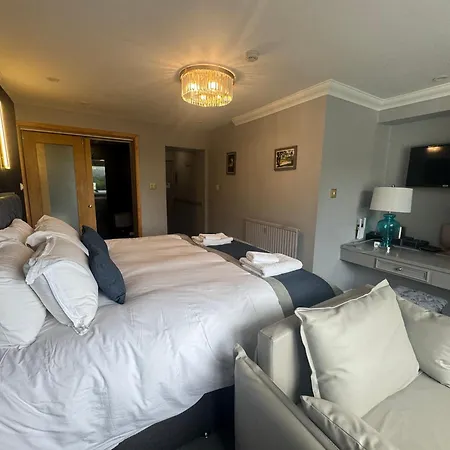 & - Stylish With Breathtaking Views - Longer, Save