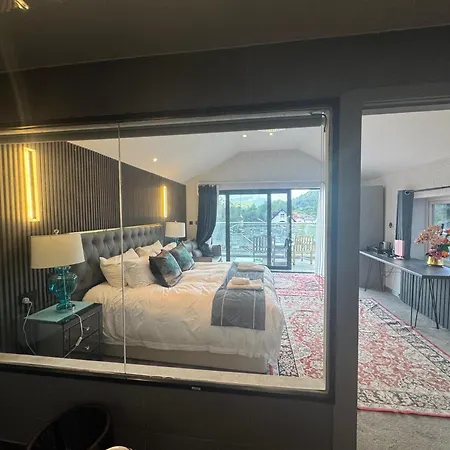 & - Stylish With Breathtaking Views - Longer, Save ホテル 4*