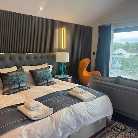 & - Stylish With Breathtaking Views - Longer, Save آمبيلسايد