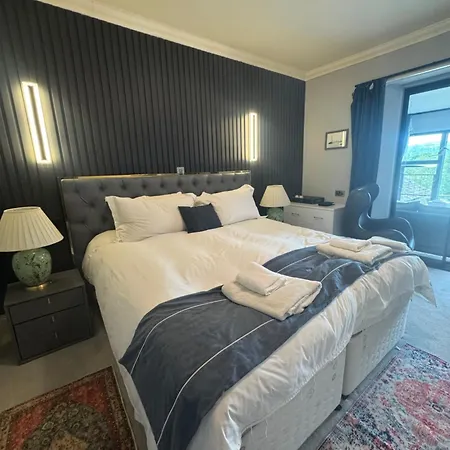 & - Stylish With Breathtaking Views - Longer, Save
