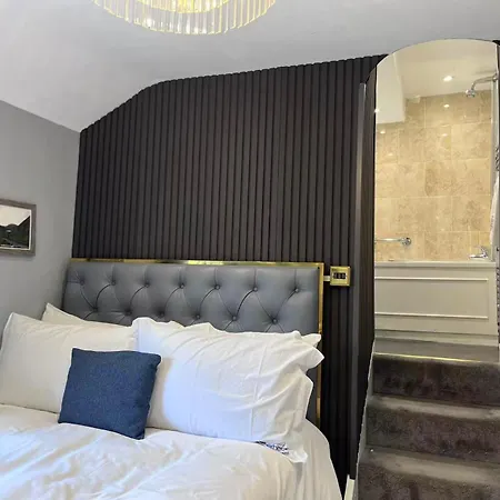 & - Stylish With Breathtaking Views - Longer, Save Ambleside