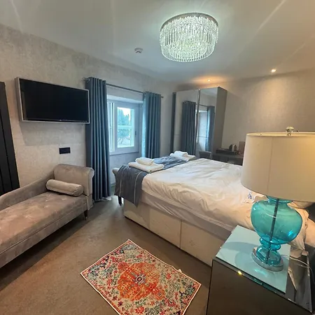 & - Stylish With Breathtaking Views - Longer, Save Hotel