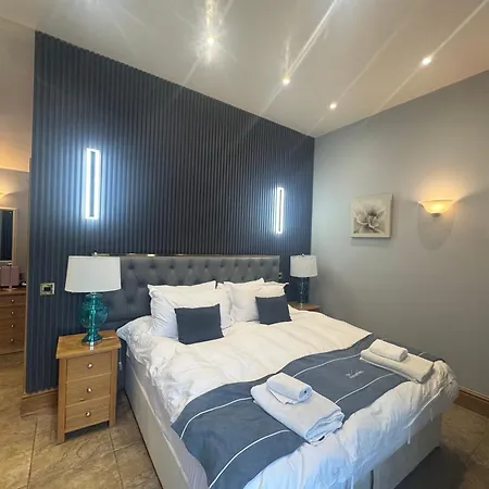 & - Stylish With Breathtaking Views - Longer, Save 4* Ambleside