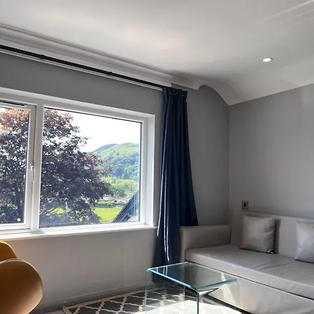 & - Stylish With Breathtaking Views - Longer, Save