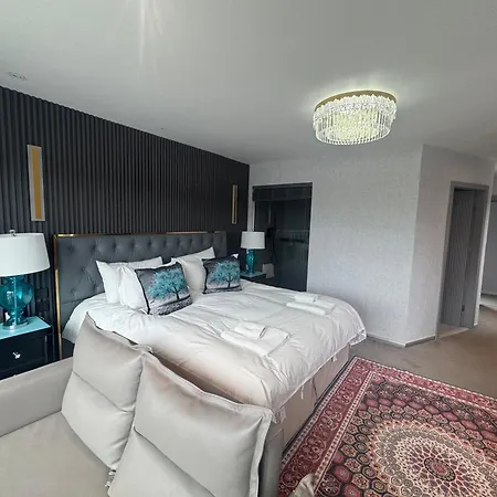 & - Stylish With Breathtaking Views - Longer, Save