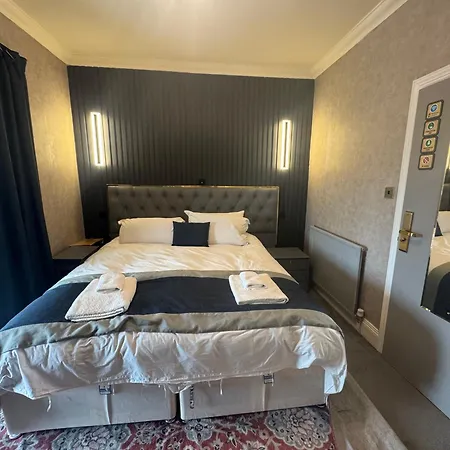 & - Stylish With Breathtaking Views - Longer, Save Hotel