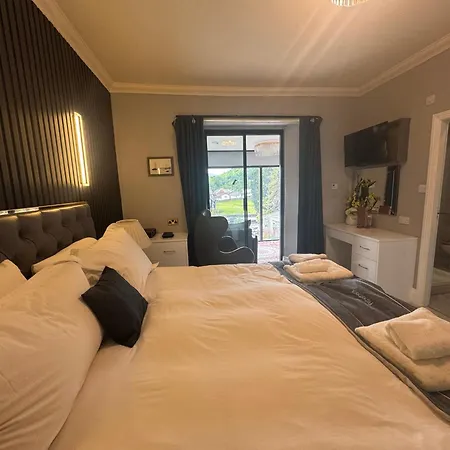 & - Stylish With Breathtaking Views - Longer, Save Szálloda